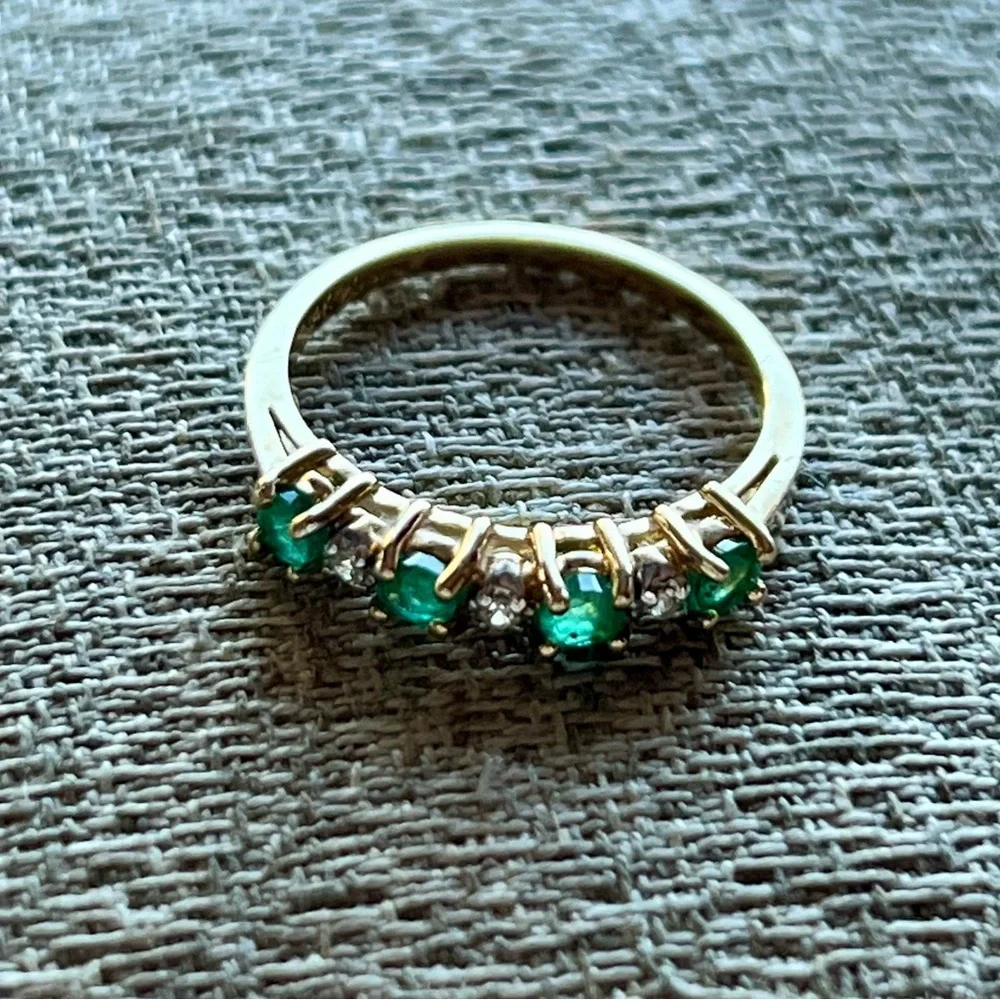 14K yellow gold ring with emeralds and diamonds. - Picture 10 of 16